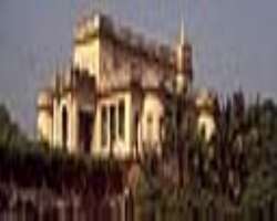 The structure is designed in both Dutch and English style and its represented by its second name Quila House.